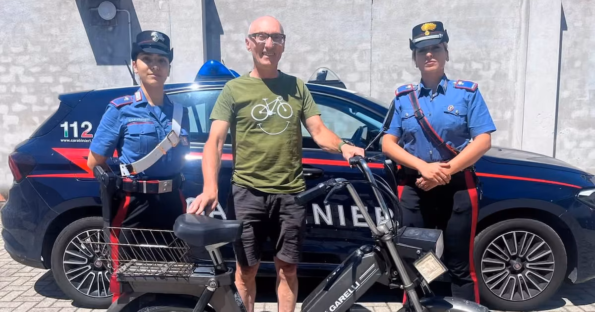 Una moto robada en 1984 reapareció y volvió a manos de su dueño en Italia más de 40 años después: “Pensé que era una broma”La policía localizó el ciclomotor Garelli durante un control de tránsito y logró identificar al propietario original, resolviendo así un caso abierto en los años 80
