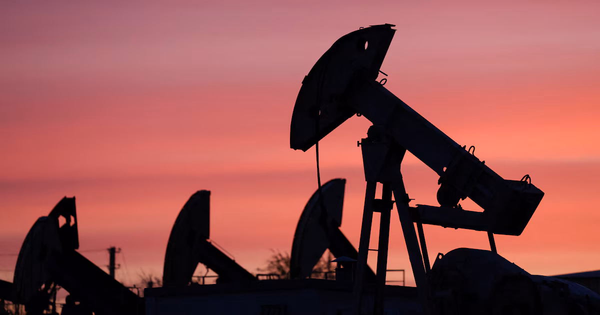 El precio del petróleo cae con fuerza ante el avance de un acuerdo entre Estados Unidos e IránEl brent bajó un 3,37 % hasta los USD 87,33 y el WTI perdió un 3,23 % para cerrar en USD 84,88, tras señales de que la negociación está próxima a concretarse