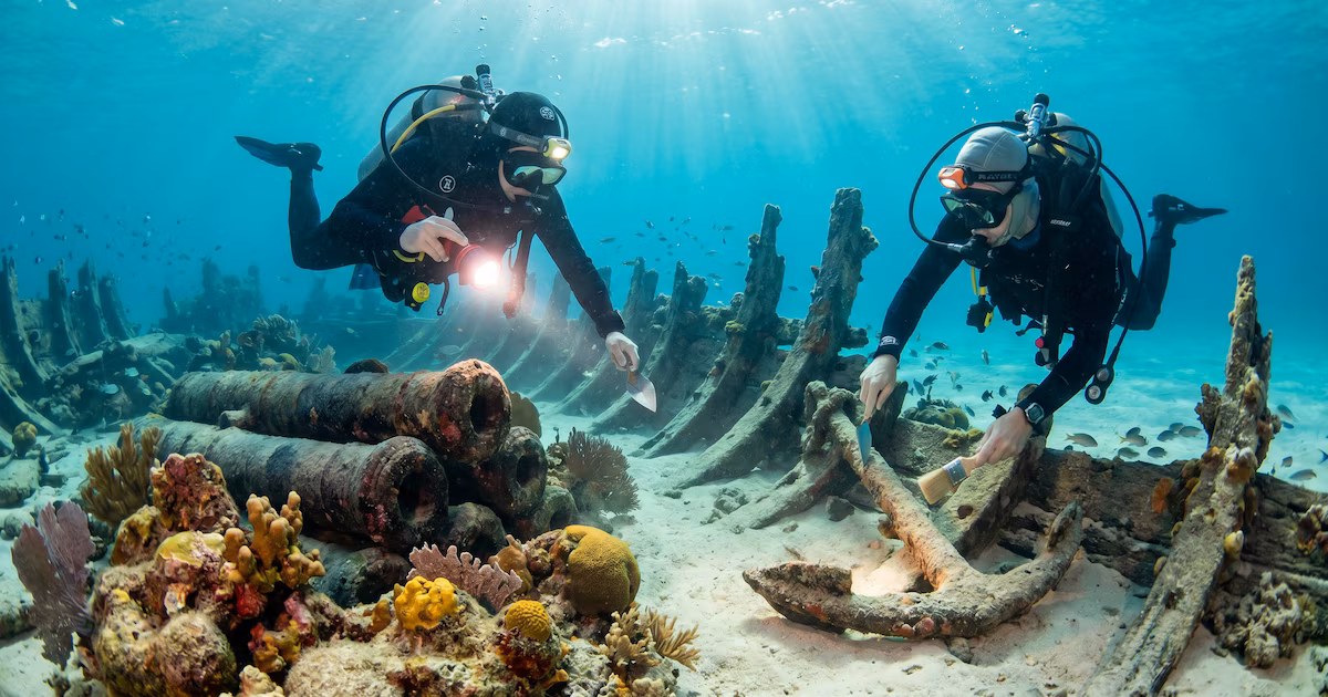 Hallan seis naufragios de los siglos XVII y XVIII en el puerto de NassauUna expedición reciente en una zona restringida de Bahamas recuperó pipas de arcilla, cañones y balas, y abrió la puerta a vincular tres pecios con la piratería caribeña