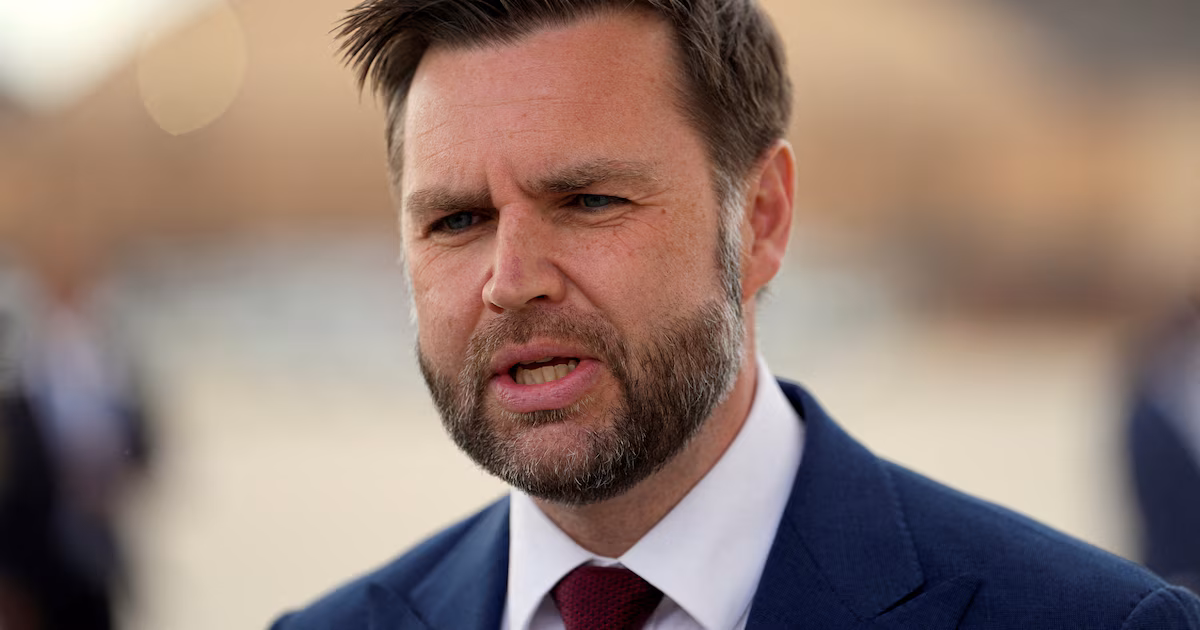 El vicepresidente de EEUU, JD Vance, llegó a Suiza para iniciar las negociaciones con Irán sobre su programa nuclear y la paz en Medio OrienteEl número dos de la Casa Blanca expresó que tiene “gran confianza” en alcanzar un acuerdo para mantener el alto el fuego en Líbano tras los ataques de Hezbollah e Israel. Sin embargo, la disputa por el estrecho de Ormuz del sábado añadió una presión extra al diálogo técnico en Bürgenstock