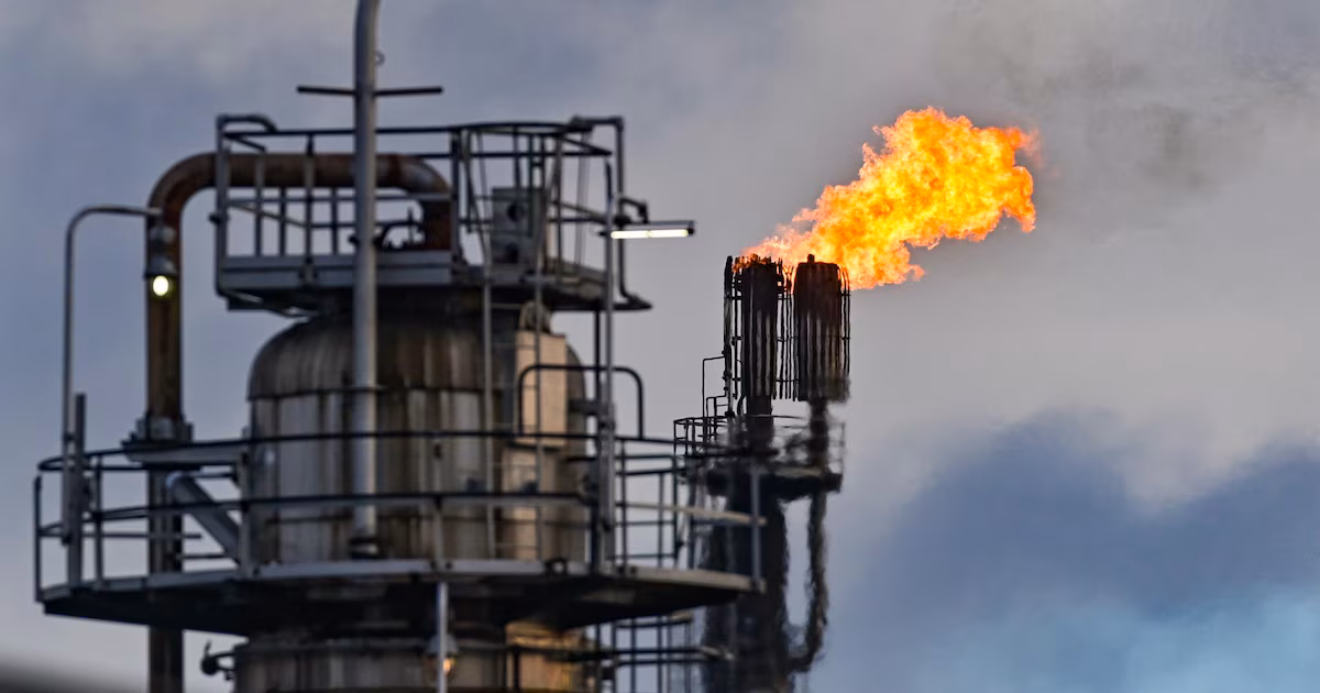 El precio del petróleo subió en una nueva escalada de tensiones en Medio OrienteEl crudo Brent, referencia internacional del mercado, subió 3,50 dólares y llegó a los 96,59 dólares por barril. En tanto, el petróleo estadounidense West Texas Intermediate (WTI) avanzó 3,48 dólares y alcanzó los 94,02 dólares por barril