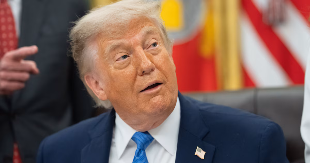 Trump reveló operativo secreto de la Marina de Estados Unidos para mover 100 millones de barriles de crudo a través de OrmuzEl presidente de Estados Unidos admitió que ordenó a sus fuerzas armadas escoltar buques en sigilo durante mayo, en contradicción con las negaciones previas del Mando Central, mientras las negociaciones con Irán avanzan sobre una tregua todavía frágil