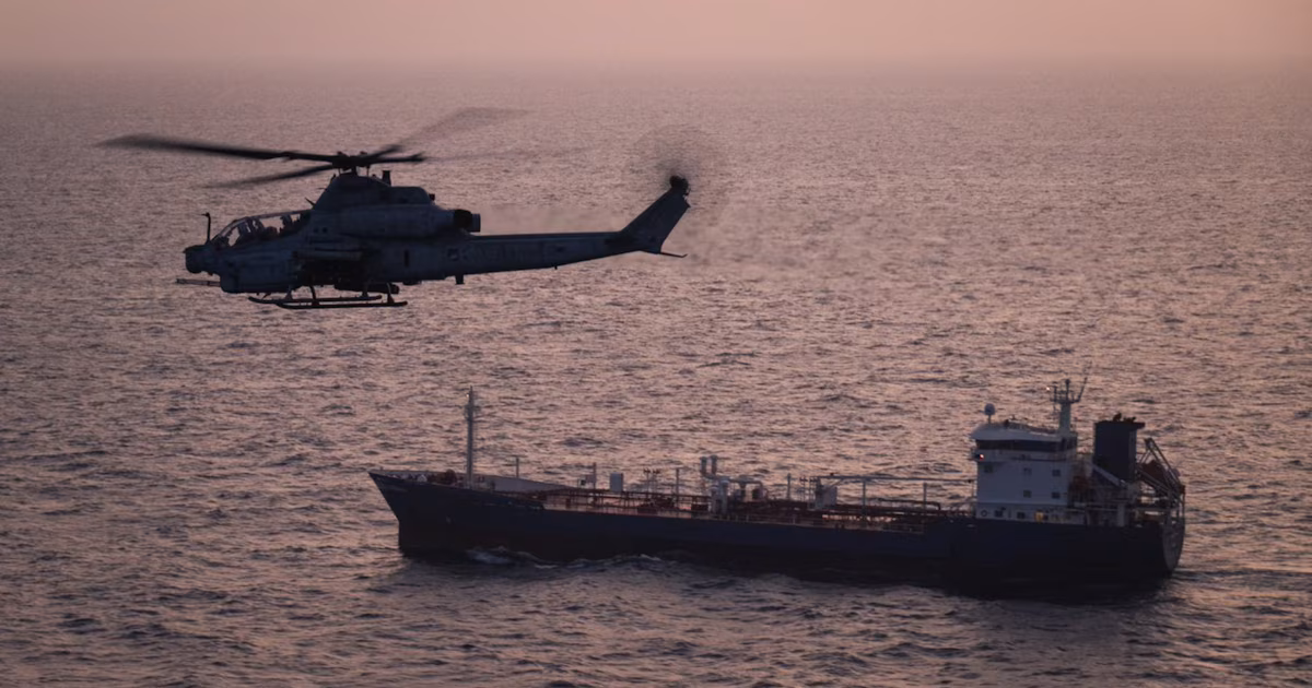 Estados Unidos disparó contra un petrolero en el golfo de Omán que intentaba llegar a Irán pese al bloqueo navalEl Comando Central estadounidense informó que inutilizó la embarcación con una munición de precisión después de que su tripulación ignorara las órdenes de desviar el rumbo