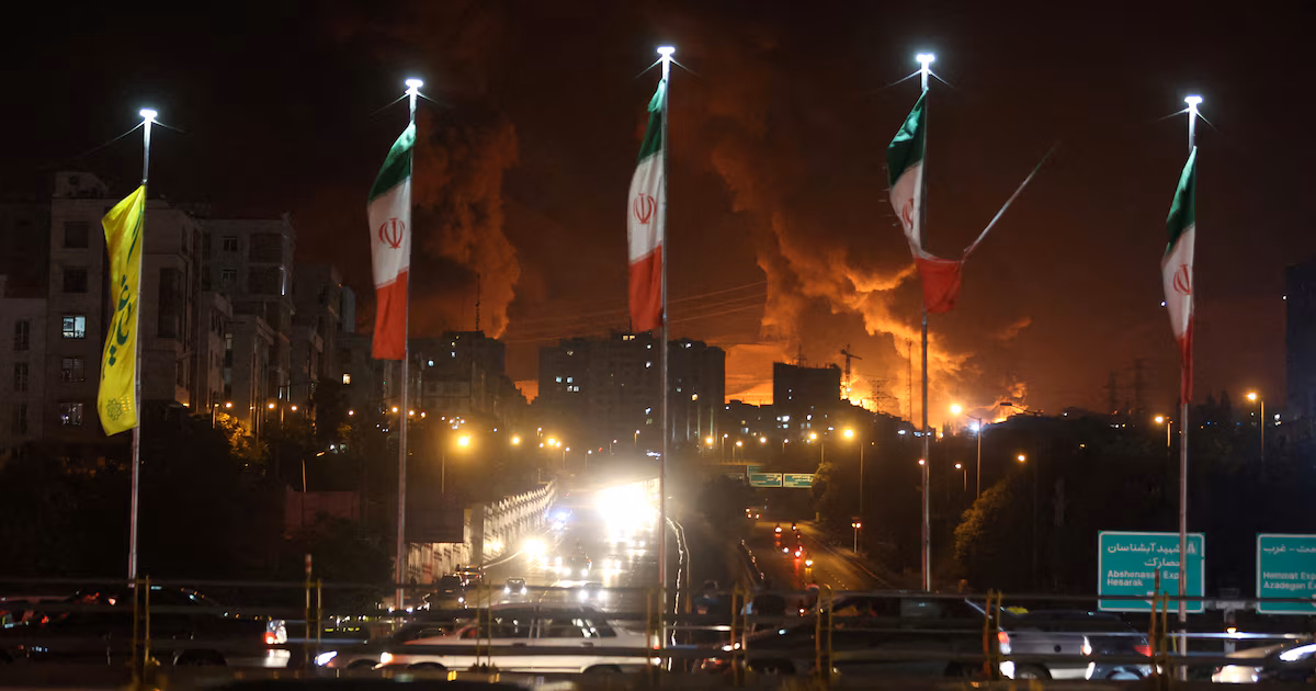Israel bombardeó objetivos militares de Irán en respuesta a los ataques con misiles del régimen persaLa televisión estatal iraní indicó que se escucharon explosiones en Teherán, Tabriz e Isfahan. Un rato antes, EEUU había alertado sobre la presencia de proyectiles y drones de la República Islámica en el espacio aéreo de Jordania