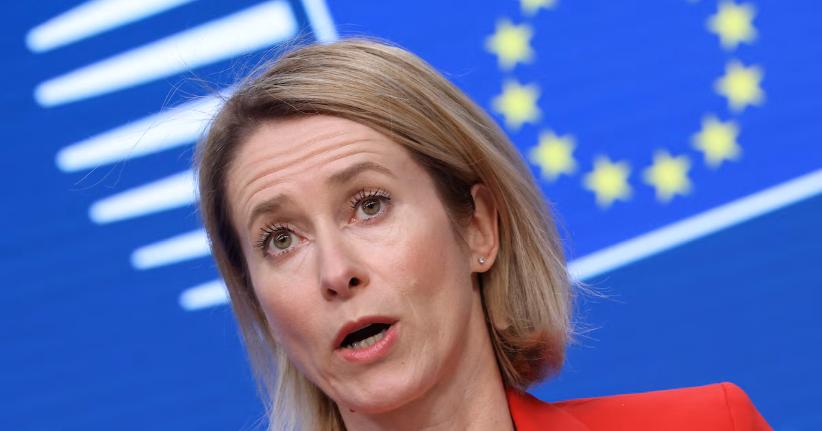 La Unión Europea aseguró que las sanciones occidentales por la guerra en Ucrania ya le costaron a Rusia más de USD 1,2 billones“Las cifras hablan por sí solas”, declaró la alta representante de la Unión Europea, Kaja Kallas. La funcionaria sostuvo que el impacto sobre la economía rusa es considerable y aseguró que “ladrillo a ladrillo, los cimientos de la economía de guerra rusa se están derrumbando”