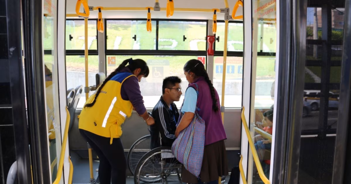 Las personas con discapacidad podrán viajar gratis en colectivo usando su tarjeta SUBE: cómo gestionar el beneficio