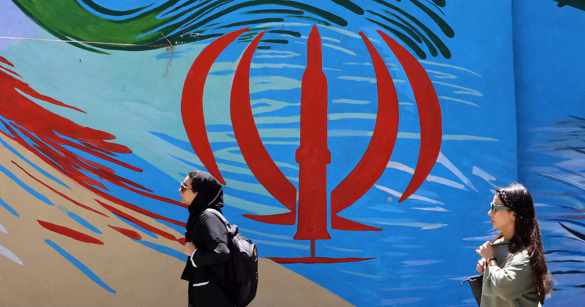 Un enviado de Pakistán viaja a Irán para impulsar las negociaciones entre Washington y Teherán tras la cumbre canceladaEl ministro de Interior paquistaní, Mohsin Naqvi, emprenderá el vuelo hacia territorio persa y buscará avanzar en las conversaciones para la firma presencial del acuerdo de paz que daría inicio al diálogo directo entre Estados Unidos y el régimen iraní