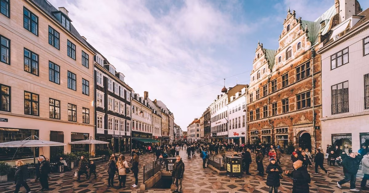 La ciudad considerada la más feliz del mundo, según un análisisEl Happy City Index otorga 6.954 puntos a esta capital europea tras medir 64 variables en 1.000 urbes, con ventajas en traslados ecológicos, conciliación laboral y alta participación en elecciones locales