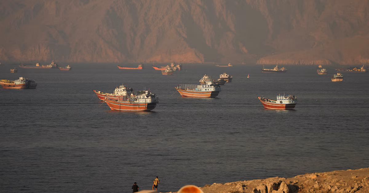 El tránsito marítimo en el Estrecho de Hormuz sigue paralizado pese al acuerdo de paz entre Estados Unidos e IránLa presencia de minas en la zona forzó a postergar el tránsito hasta completar tareas de limpieza, un proceso que expertos prevén largo y complejo