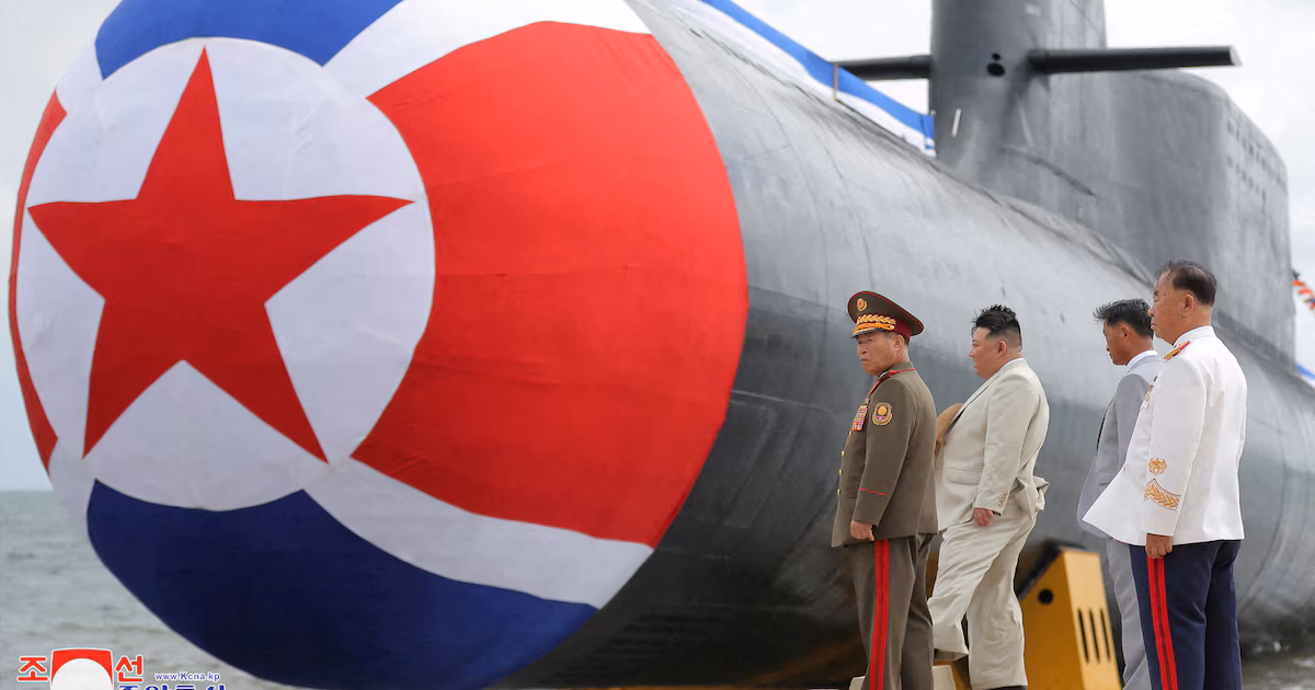 El dictador norcoreano Kim Jong Un afirmó que avanza en la nuclearización de su Marina y anunció la construcción de nuevos buques de guerraSegún informó la agencia estatal KCNA, el líder participó el martes en la ceremonia de entrada en servicio del destructor multipropósito Choe Hyon, un buque de 5.000 toneladas que completó pruebas operativas militares durante los últimos 14 meses