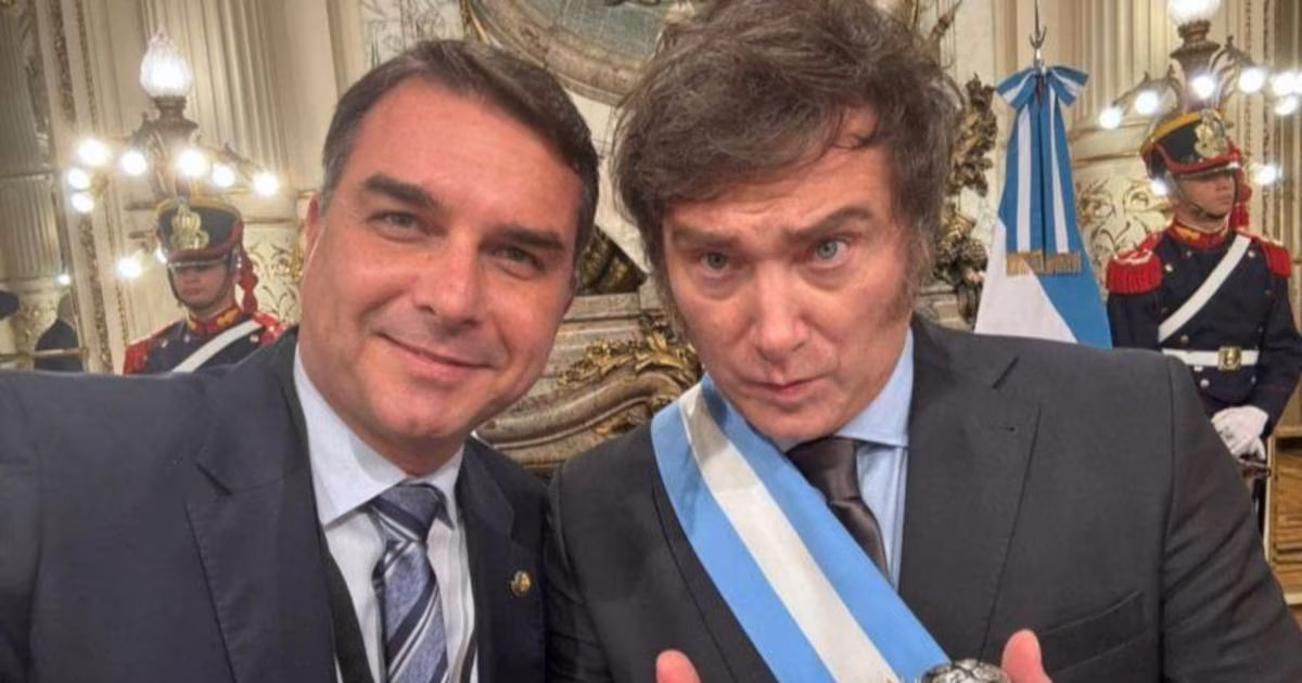 Javier Milei y Flávio Bolsonaro se volverán a reunir en Argentina en un nuevo gesto de campaña frente a Lula