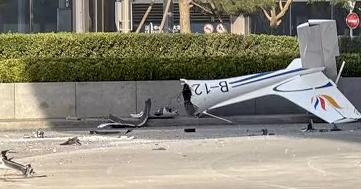 Se estrelló un avión en la Citic Tower, el edificio más alto de BeijingVideos captaron fragmentos cayendo y la rápida salida de personas mientras persisten dudas clave sobre las causas y tripulantes