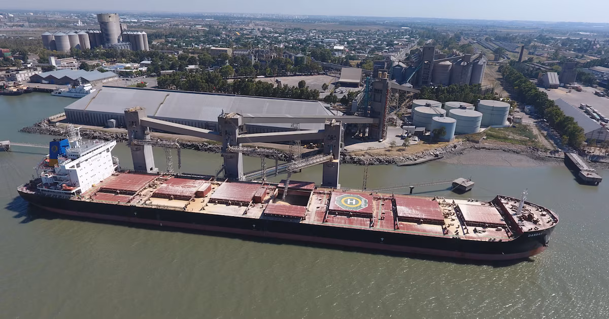 Una multinacional francesa le confirmó a Caputo una inversión de USD 400 millones para montar una planta en Bahía Blanca
