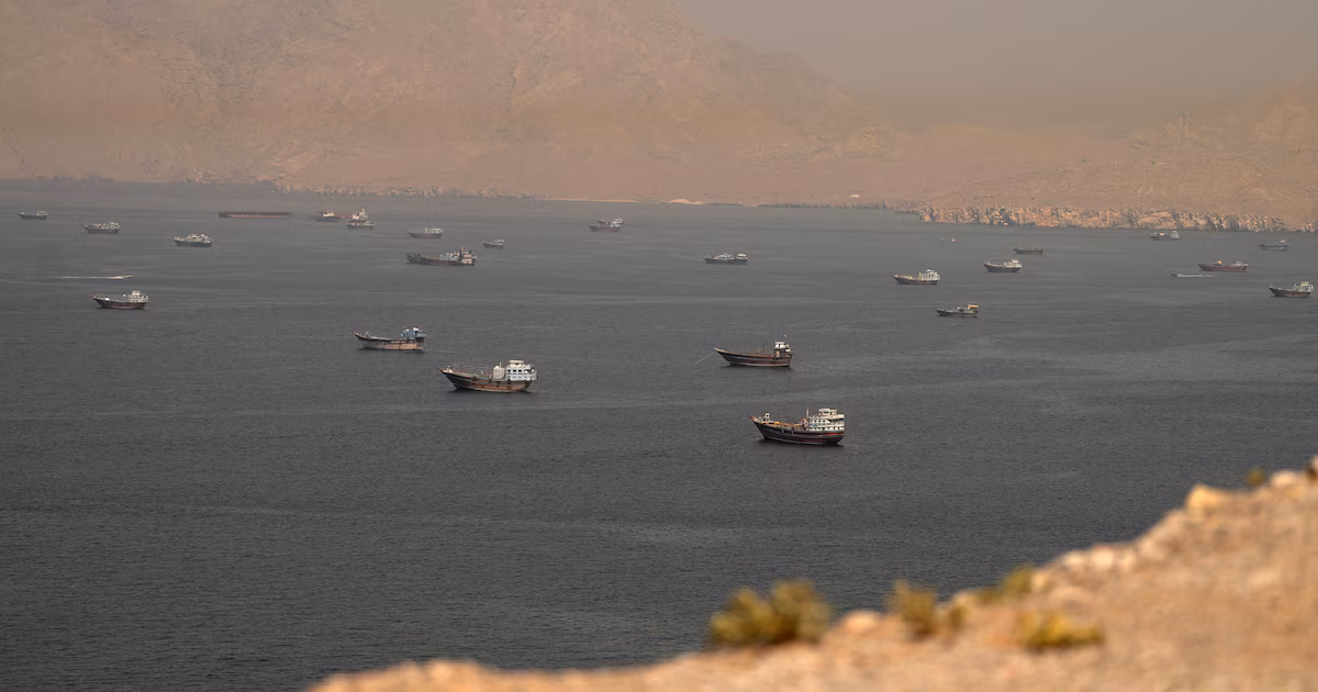 Comenzó la evacuación de 11.000 marinos bloqueados en el Estrecho de OrmuzLa operación cuenta con la participación coordinada de Irán, Omán, los demás países costeros de la región, Estados Unidos y representantes del sector marítimo