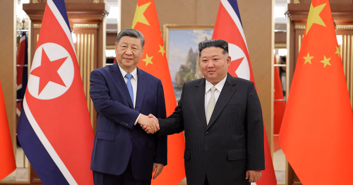 Xi Jinping y Kim Jong-un acordaron un plan estratégico para reforzar los vínculos entre los regímenes de China y Corea del NorteEl viaje de Xi a Pyongyang tuvo lugar tras una serie de encuentros diplomáticos en Beijing, donde el líder del régimen chino recibió recientemente a los presidentes Donald Trump y Vladimir Putin, entre otros dirigentes internacionales