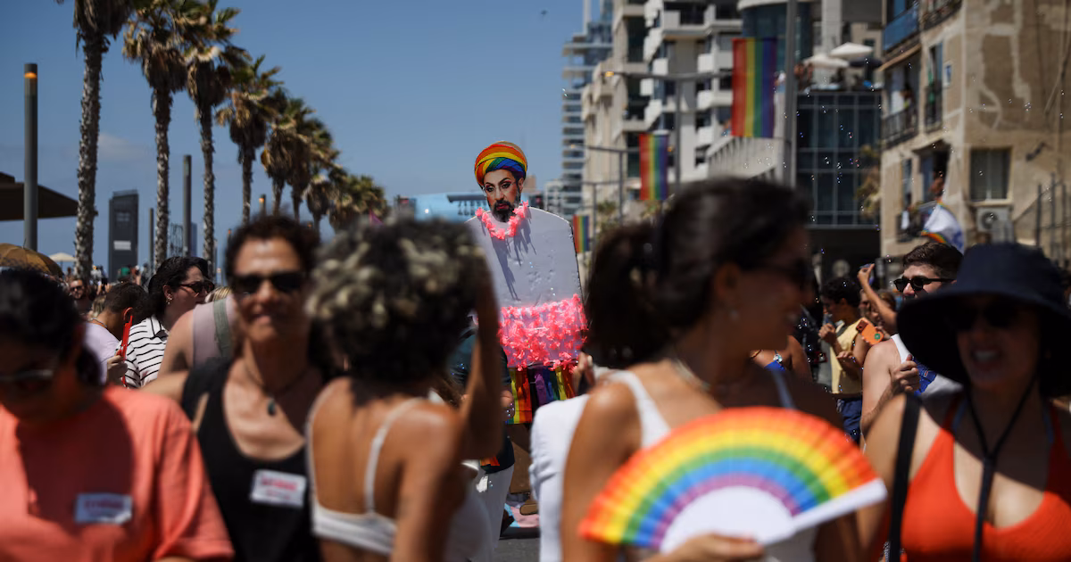 Una multitud se congregó en las calles de Tel Aviv en el regreso del desfile del orgullo LGTBI tras dos años de suspensiónLa municipalidad definió el desfile como “uno de los eventos públicos más grandes e importantes que se celebran en Israel”