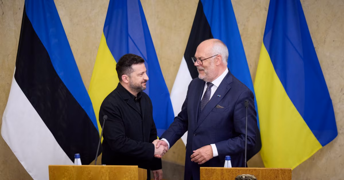 Zelensky ofreció tecnología anti dron a los aliados bálticos y nórdicos mientras la UE anunció nuevas sanciones contra RusiaEl presidente ucraniano acudió a la cumbre NB8 en Tallin con una propuesta concreta: exportar la pericia de Kiev en guerra de drones para blindar el espacio aéreo aliado, afectado por incursiones no deseadas de sus propios aparatos