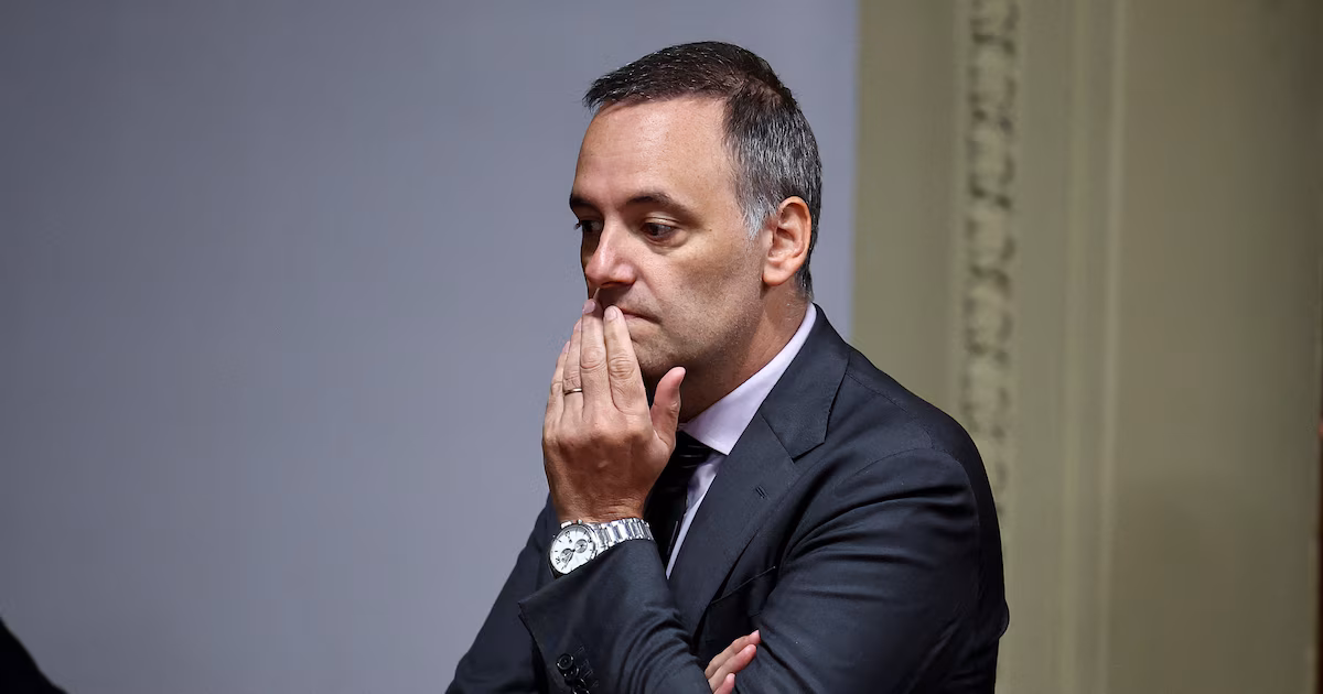 Zozobra en la Casa Rosada: Adorni ganó una sobrevida, pero Milei sale de gira y no hay un plan