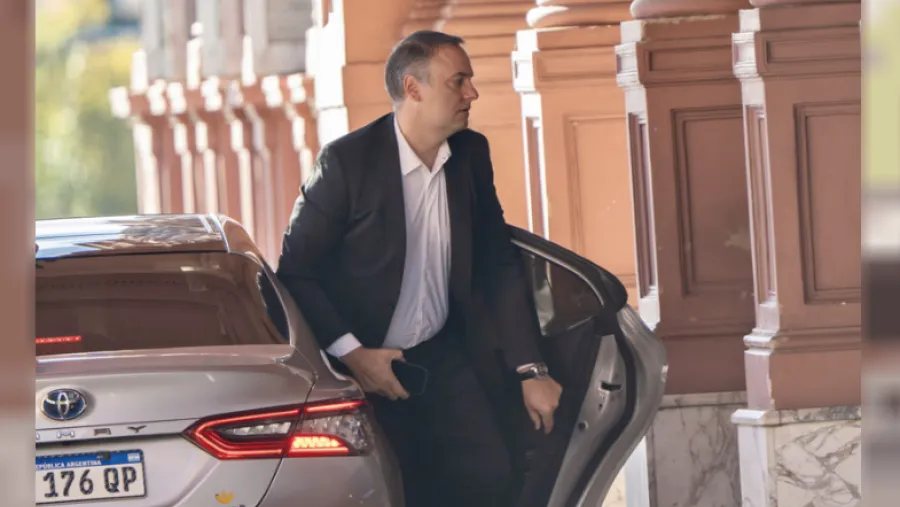 Adorni ultima detalles para la presentación de su declaración jurada en la previa al Mundial 2026