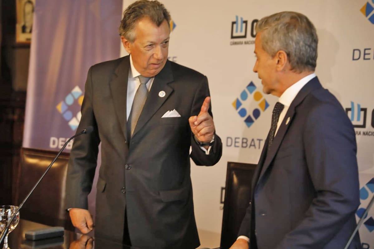 "Exceso". La justicia anuló un DNU de Milei que dio facultades a Migraciones para otorgar la ciudadanía argentina