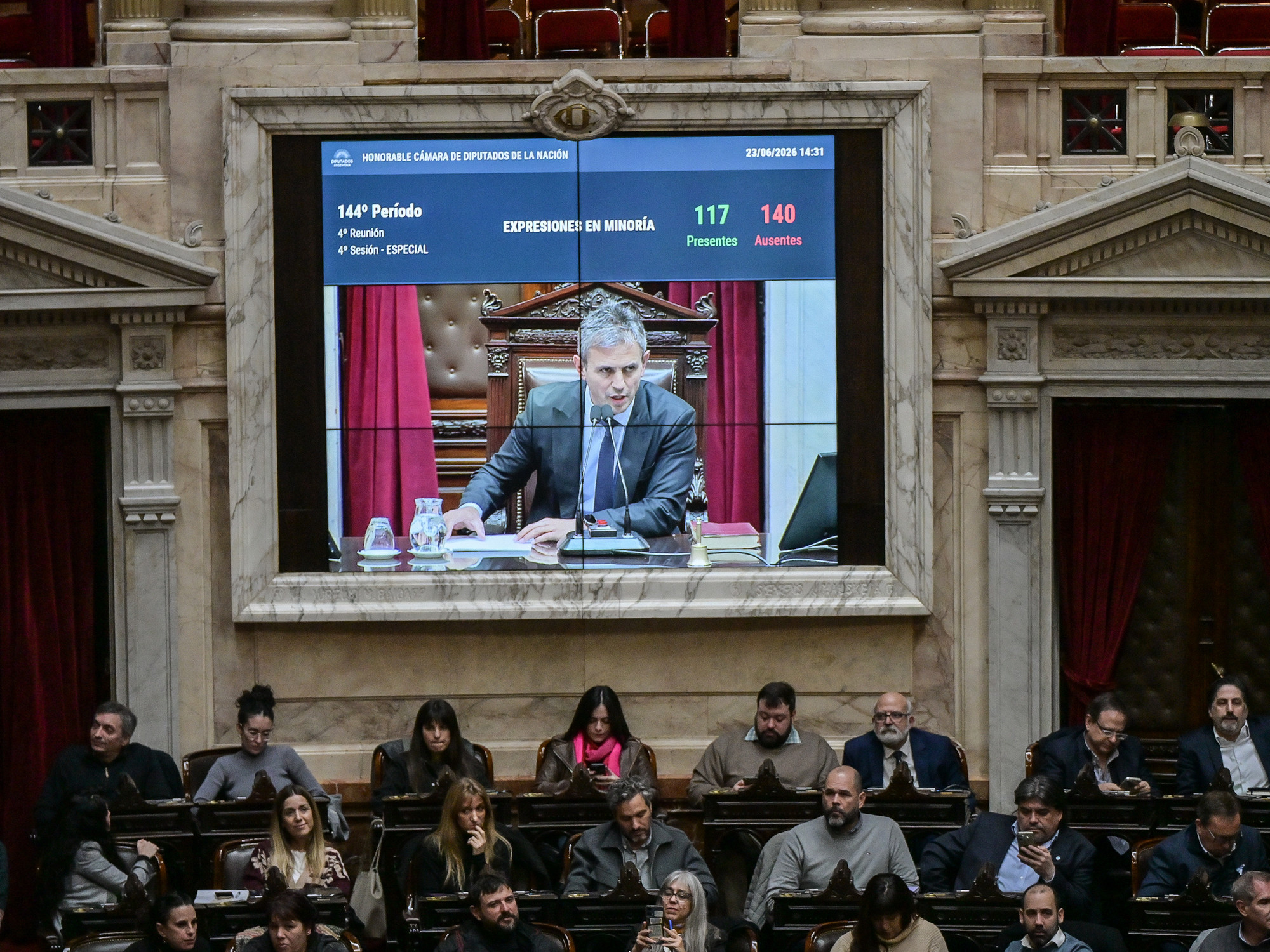 Con apoyo del PRO y la UCR, el oficialismo logró aplazar la interpelación contra Manuel Adorni