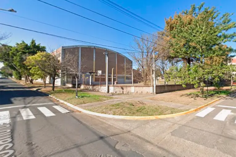 Demoraron a dos adolescentes tras ingresar al patio de una escuela en Paraná