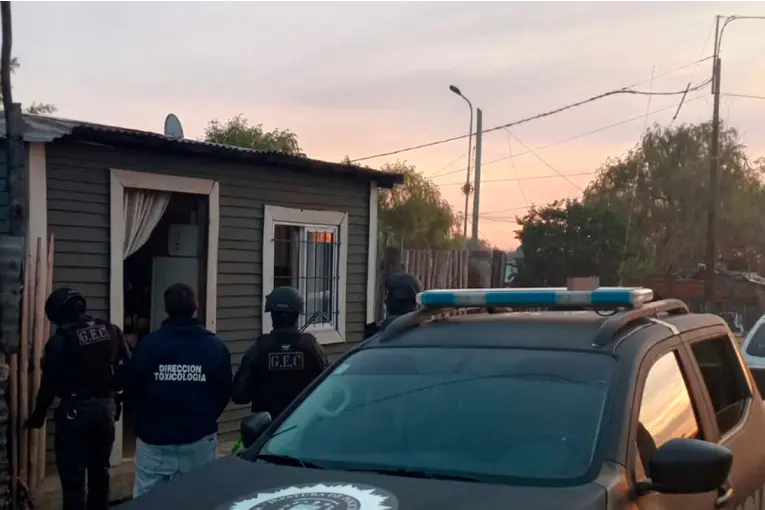 Allanamientos por narcomenudeo: secuestran cocaína, marihuana y detienen a cuatro personas