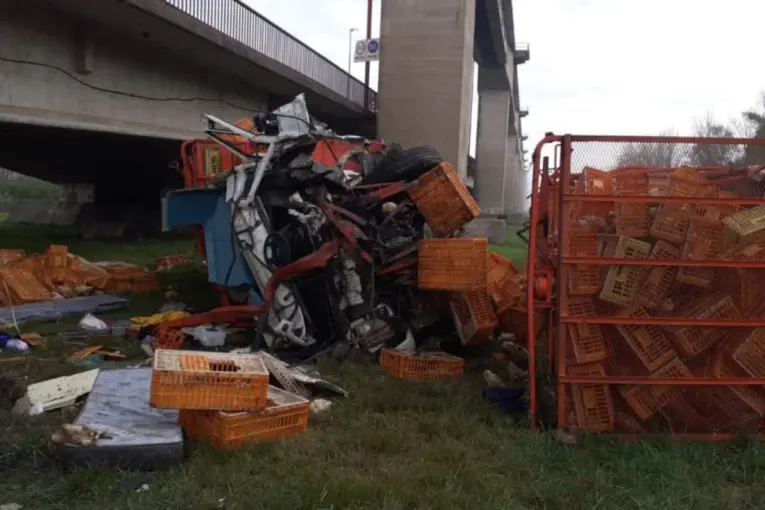 Le amputaron una pierna a camionero que sufrió violento choque en el puente Zárate Brazo Largo