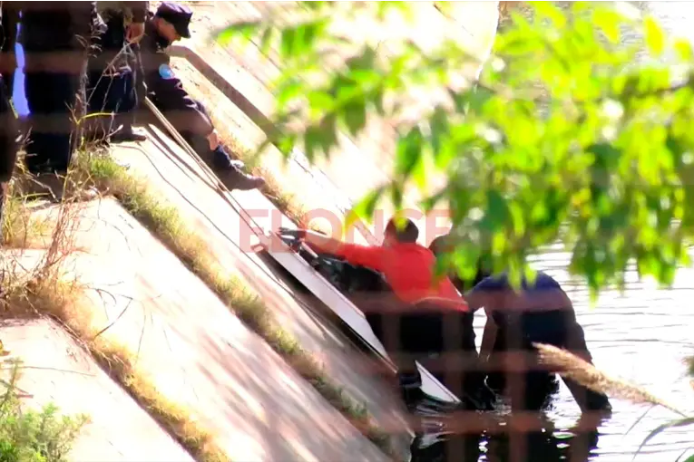 Investigan la muerte de un hombre hallado en el arroyo Antoñico bajo el puente Eva Perón de Paraná