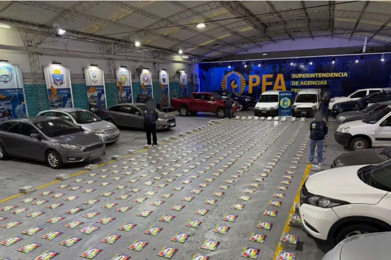 Secuestraron más de 2.000 álbumes del Mundial que habían ingresado ilegalmente al país