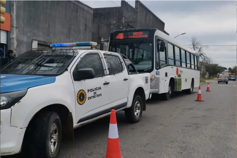 Un hombre fue detenido tras una denuncia por exhibiciones obscenas en un colectivo