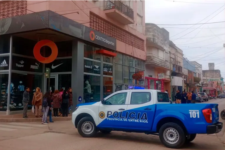 Un adolescente murió tras caer de un edificio en el centro de Gualeguaychú