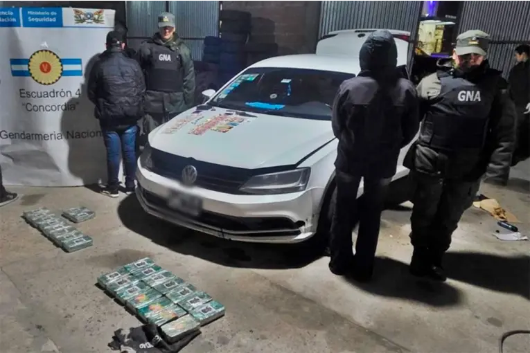Secuestraron 24 kilos de cocaína ocultos en un auto en Ruta 14 y detuvieron a tres personas, incluyendo a un entrerriano