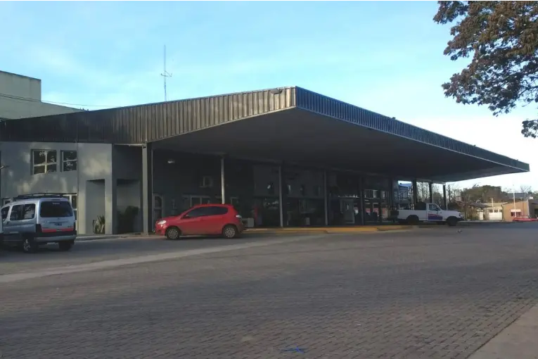 Compraron un celular con tarjetas robadas y los detuvieron en la terminal de Chajarí