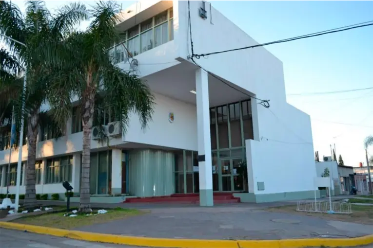 Hombre fue detenido tras subir al despacho del intendente Daniel Rossi y amenazar al personal municipal
