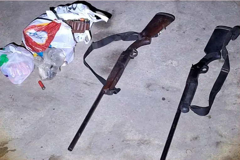 Balacera en un barrio de Paraná: detuvieron a dos jóvenes y secuestraron escopetas