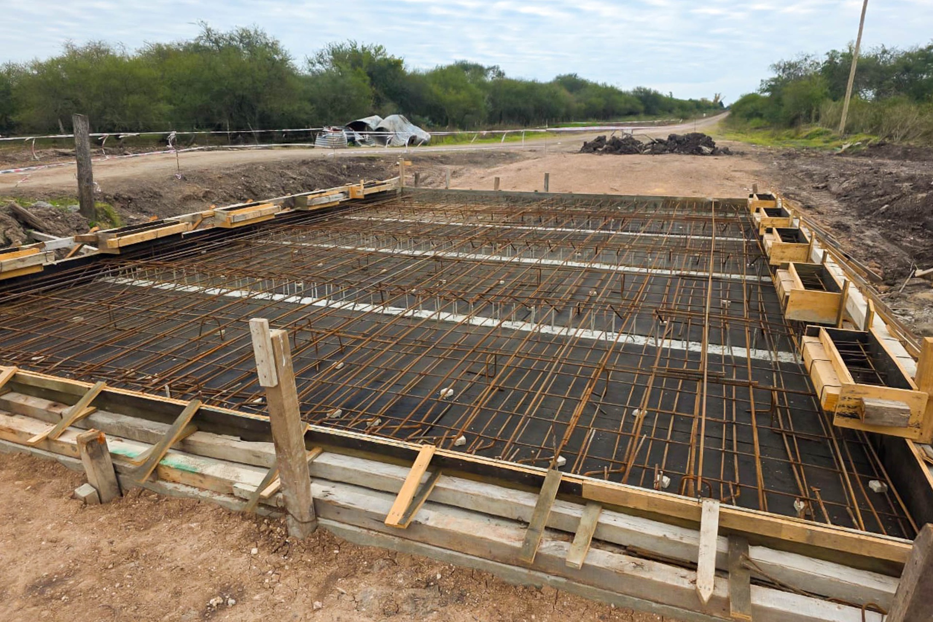 Avanza la construcción de cuatro calzadas sumergibles en el departamento Nogoyá