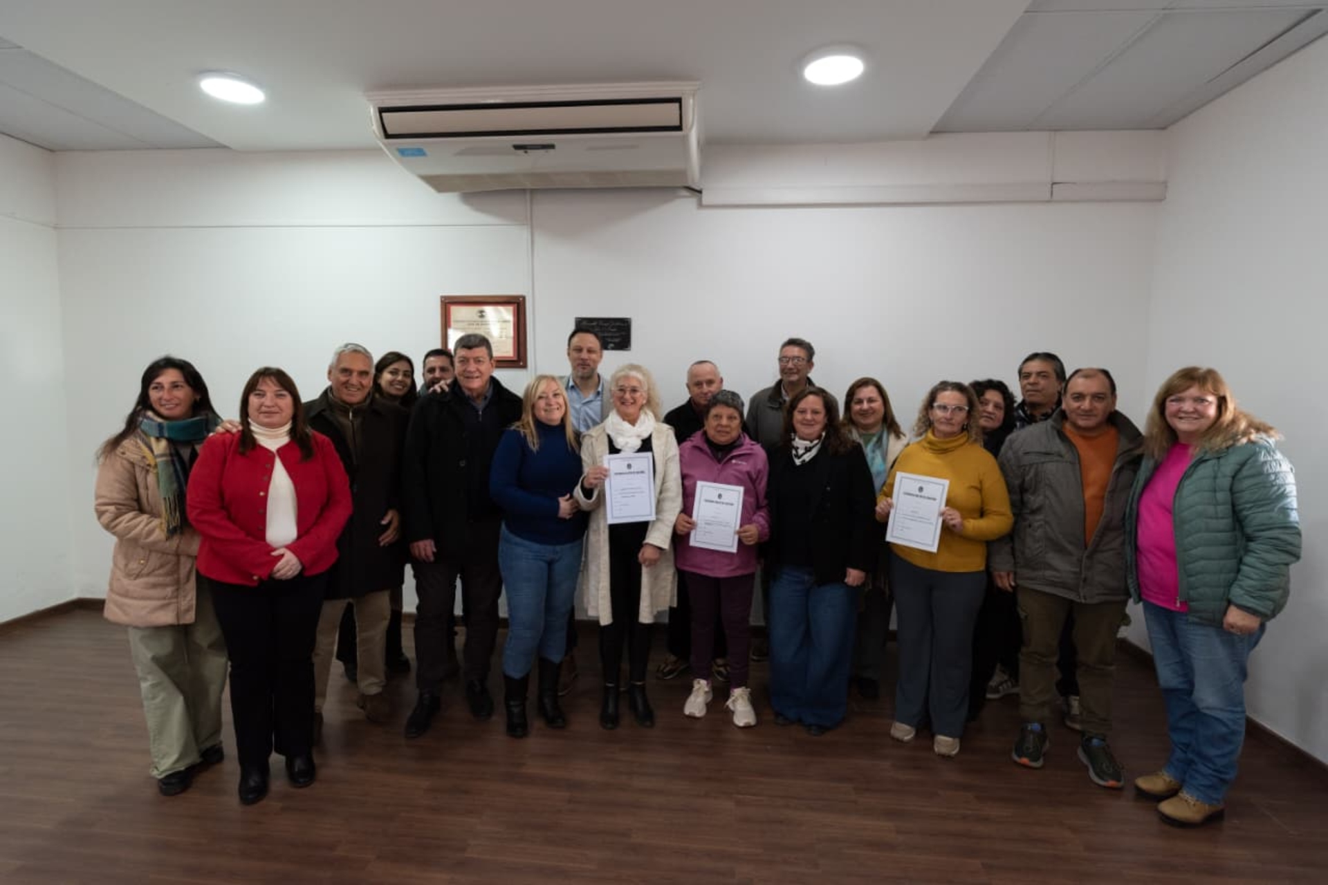 Se firmaron escrituras de viviendas para Diamante y Ramírez