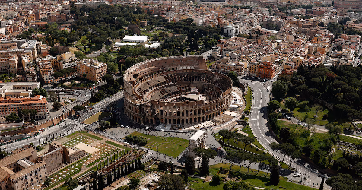 Roma analiza utilizar sus túneles como refugios contra el calorEl ayuntamiento evalúa canteras, catacumbas y búnkeres para ofrecer resguardo gratuito y accesible, mientras expertos revisan aire, estructura y habitabilidad en una ciudad que ya enfrenta veranos con temperaturas récords térmicos