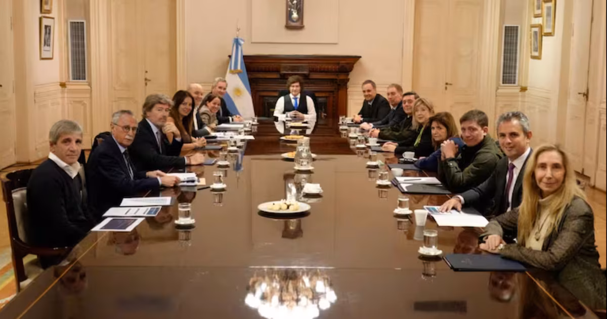 El techo de cristal: la cantidad de mujeres en puestos jerárquicos de la Administración Pública Nacional cayó de 39% al 22% en cuatro años