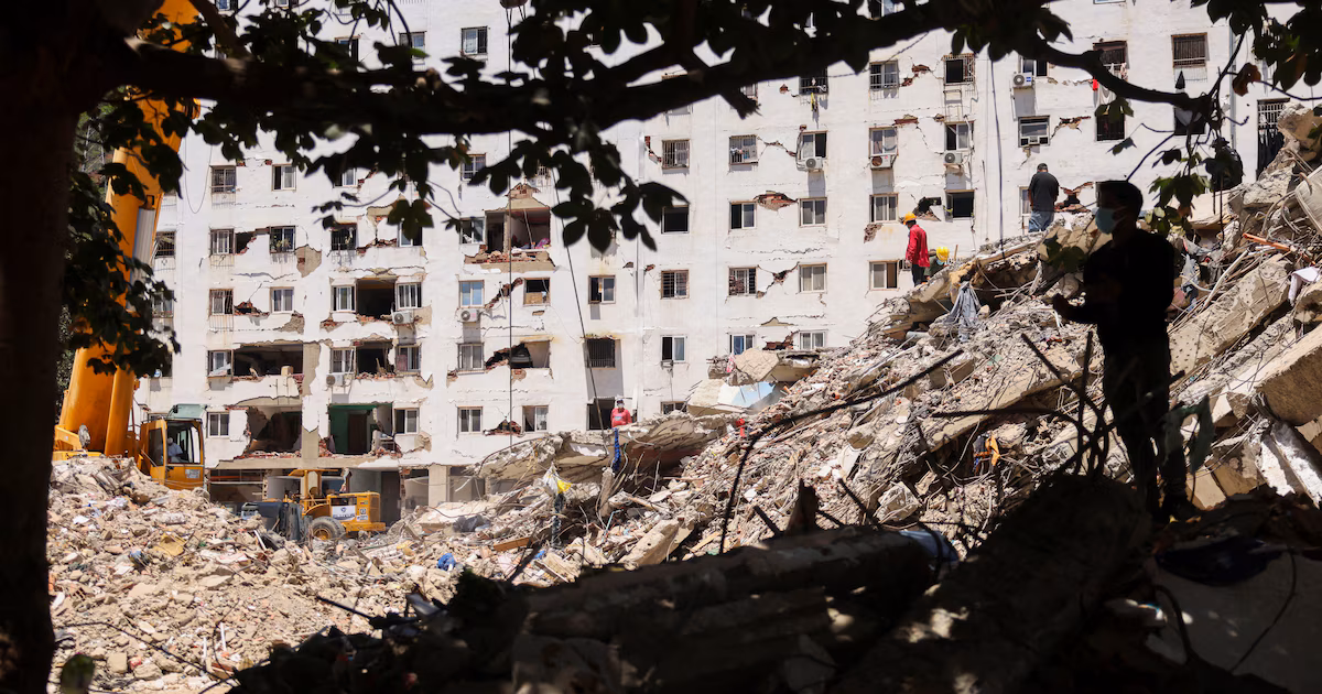 No hay grúas para sacar a Fabio, el niño de 9 años atrapado tras el terremotoTrece días después del doble sismo en Venezuela, los allegados y vecinos permanecen en La Guaira y remueven escombros a mano, sin haber recuperado ningún cadáver pese a que calculan 22 víctimas