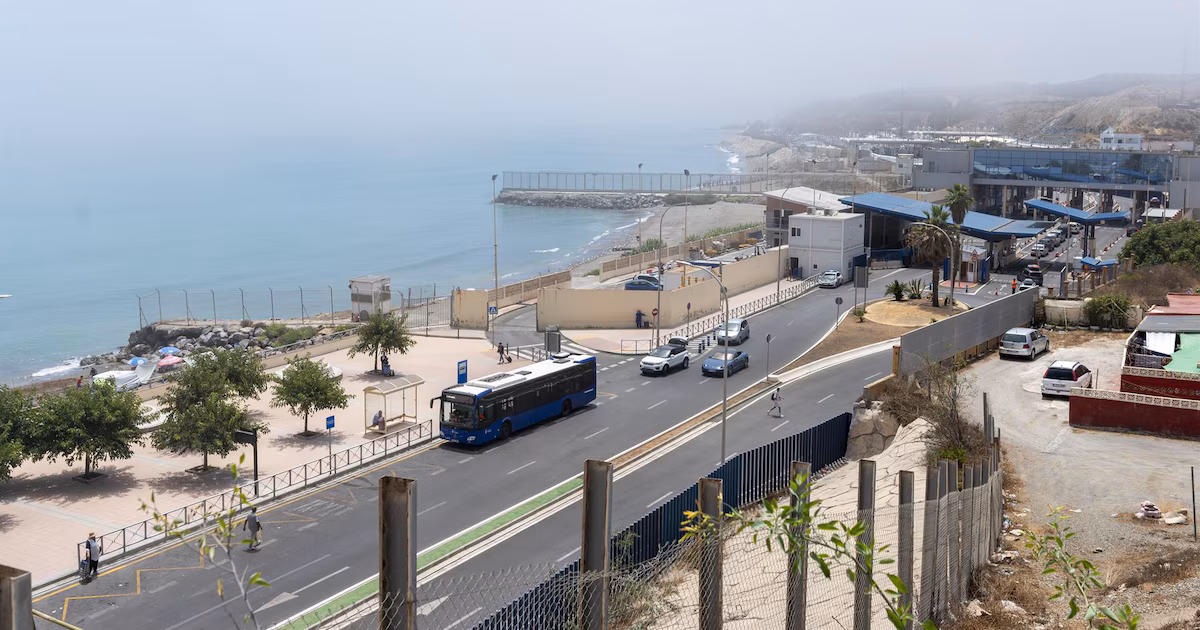 Dónde queda Ceuta, cómo es su frontera con Marruecos y por qué es una ciudad española si se encuentra en ÁfricaEl pequeño enclave europeo del norte del continente africano lleva más de cinco siglos bajo soberanía ibérica y hoy concentra una de las tensiones migratorias y diplomáticas más persistentes del mundo