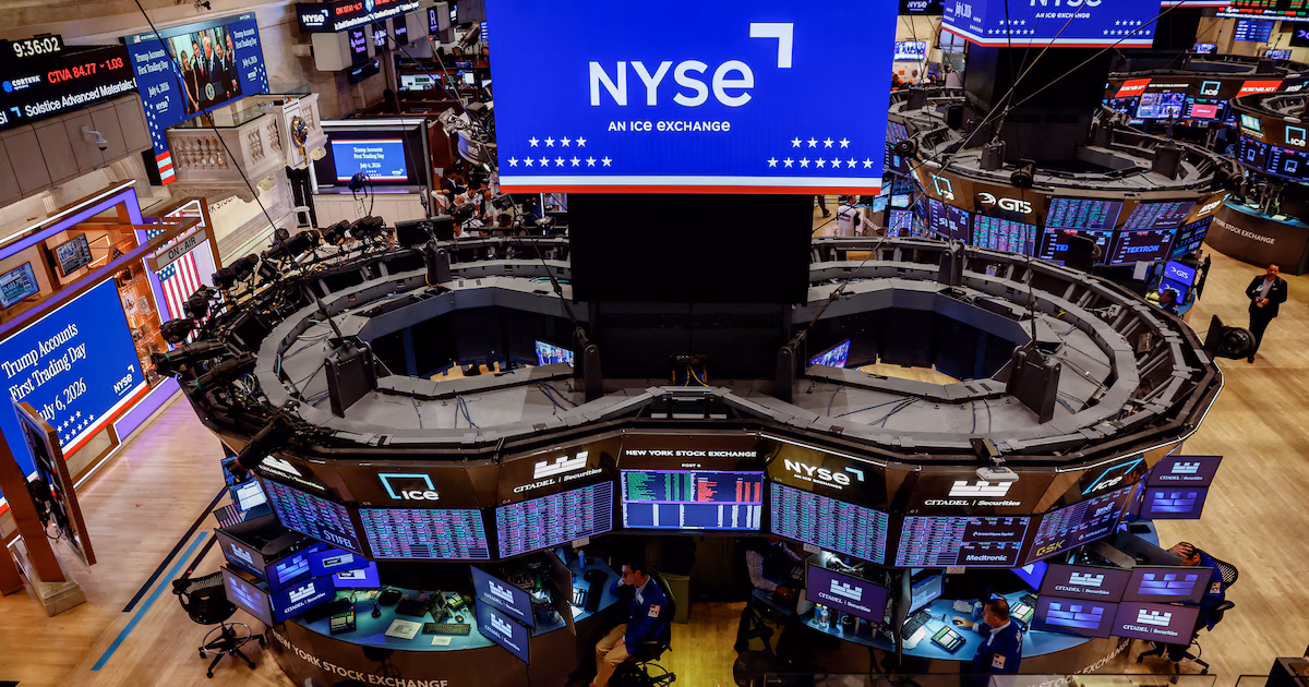 La mayoría de las acciones argentinas que cotizan en Wall Street cerró en baja y el riesgo país se acercó a los 400 puntos
