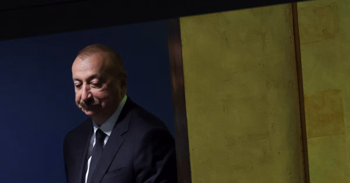 El gobierno de Azerbaiyán condenó a nueve periodistas y activistas a hasta 15 años de prisión en un caso vinculado a la represión de la prensaLa defensa afirmó que el tribunal ignoró todos sus pedidos y consideró el juicio como una medida política para castigar el periodismo crítico de los acusados