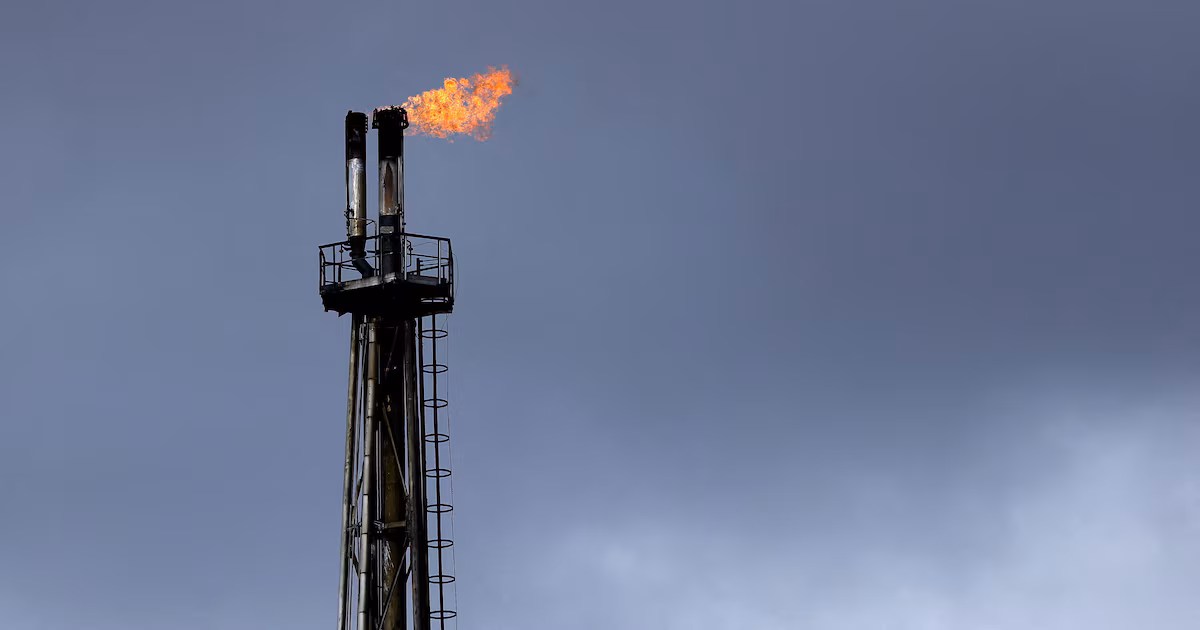 El petróleo superó los 90 dólares y alcanzó precio más alto en un mes, mientras la guerra en Irán mantiene en vilo a los mercadosEl Brent, referencia internacional, alcanzó los 91 dólares por barril, su nivel más alto desde el 11 de junio, tras extender las ganancias de la semana pasada. Por su parte, el West Texas Intermediate (WTI) avanzó 2,46% y cotizó en 84,52 dólares por barril