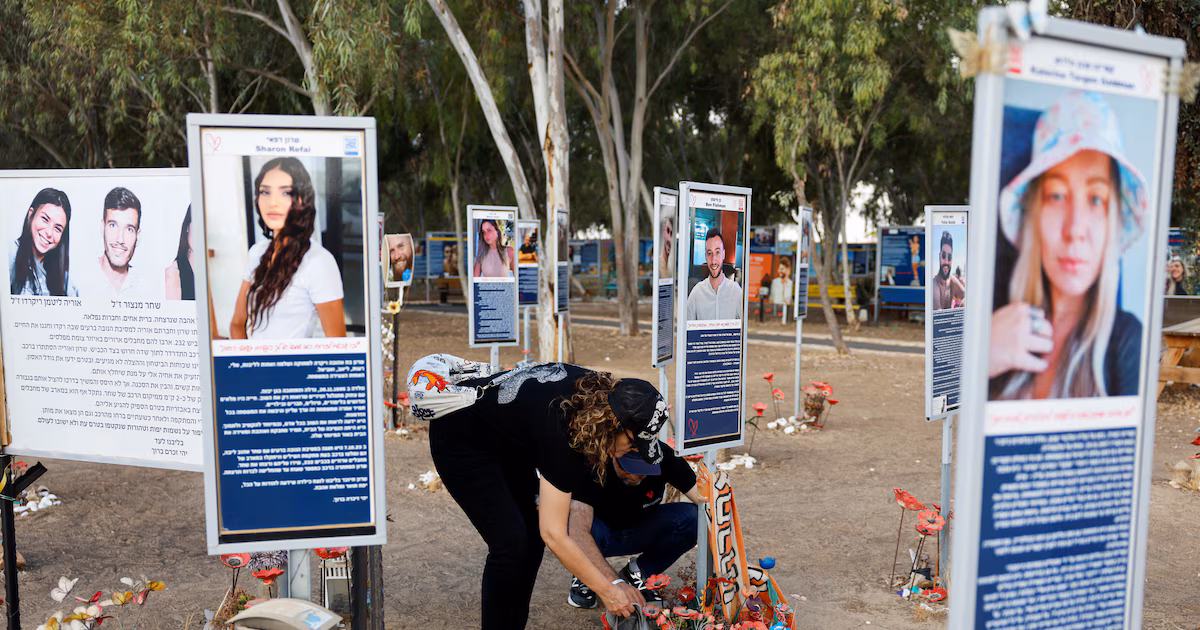 Israel conmemoró los mil días del ataque terrorista de Hamas del 7 de octubre de 2023Las ceremonias y protestas se multiplican en todo el país, con epicentro en Tel Aviv, mientras la Plaza de los Rehenes pasa a llamarse Plaza de la Memoria y se prevé un homenaje en Yarkon