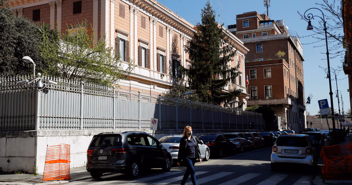 Italia expulsó a dos diplomáticos rusos acusados de espiar armamento destinado a Ucrania: “Guerra híbrida contra Occidente”La medida ocurre dos días después de la detención de dos ex agentes italianos por filtrar a Moscú información sobre el sistema antimisiles SAMP/T y otros datos sensibles vinculados a la ayuda militar para Kiev