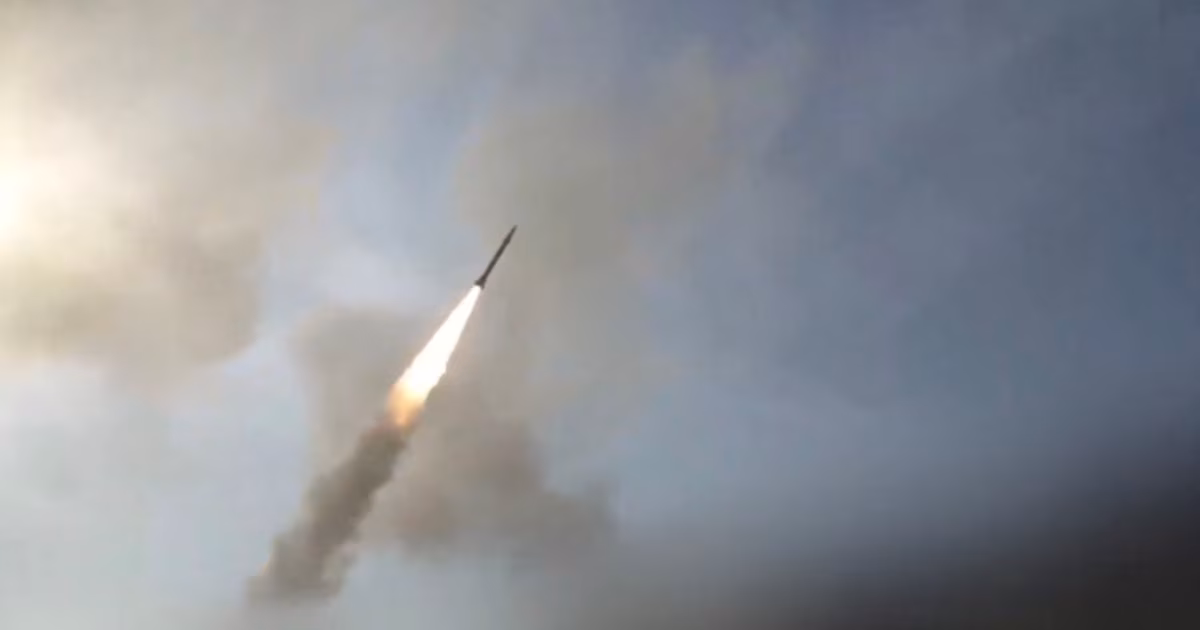 El régimen iraní lanzó misiles balísticos y drones contra Jordania, Kuwait, Bahréin y Qatar tras los bombardeos de EEUUEl Cuerpo de la Guardia Revolucionaria de Irán anunció que respondió a la ofensiva del Ejército estadounidense con proyecitiles contra las bases estadounidenses y emplazamientos de radar en los países del Gofo