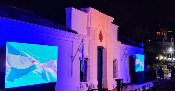 SEGUILO EN VIVO 9 de Julio en Tucumán: a la espera del discurso de Milei, se realiza la tradicional Vigilia Patria en la Casa Histórica