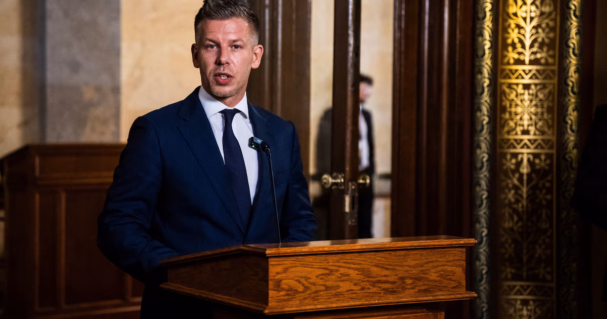 Hungría investiga los negocios de la automotriz china después de que su exministro de Exteriores asumió un puesto ejecutivo en la compañíaEl primer ministro Magyar abrió una investigación sobre las decisiones que Szijjártó tomó en relación con BYD durante su gestión en el gobierno